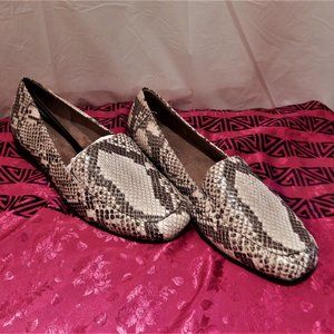 SHOES - SNAKESKIN GREY FLATS; 9WW NWOT